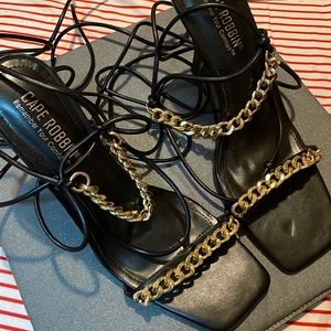 I’m selling some beautiful heels they are never wear